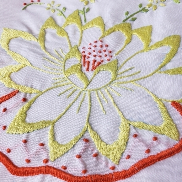 𝅺Pair Vintage Wabasso Embroidered Pillowcases - Picture 5 of 13